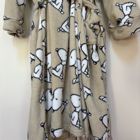 NWOT Urban Outfitters Peanuts Snoopy Pattern Robe One Size - Picture 15 of 15